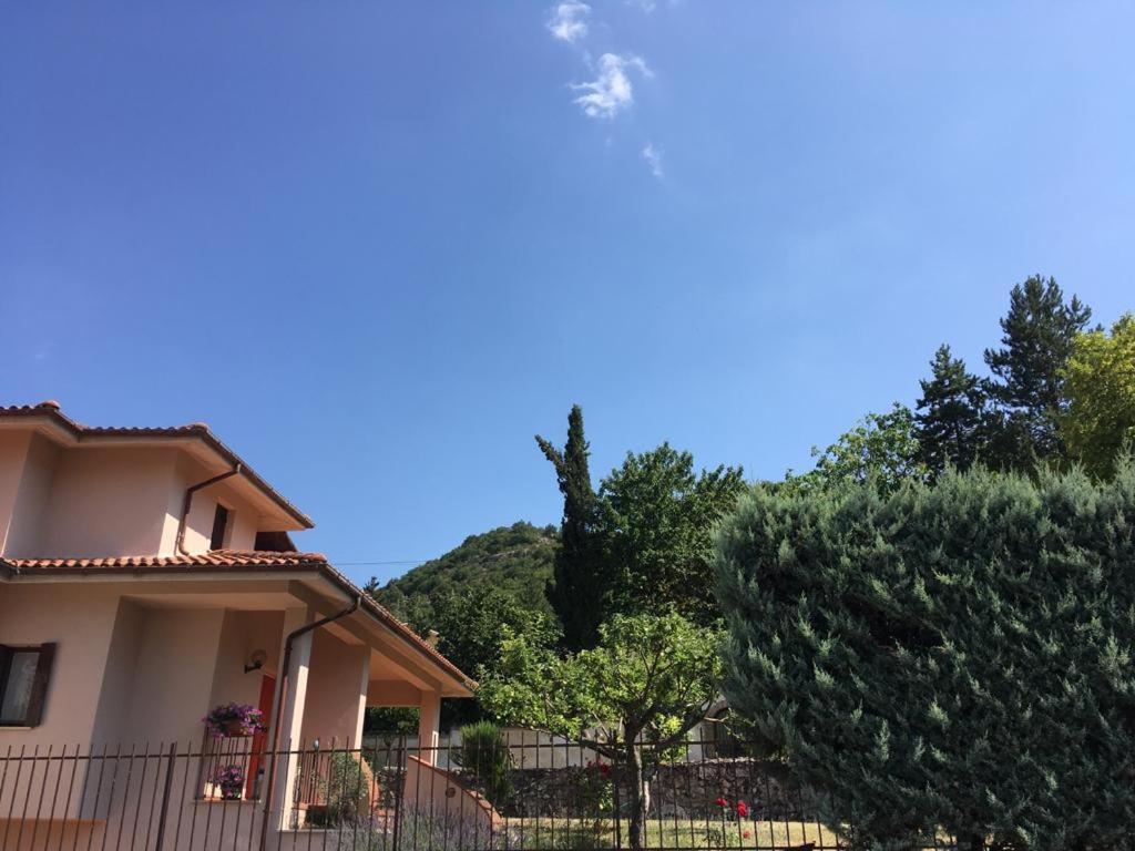 Villa Rosa Caporciano Esterno foto