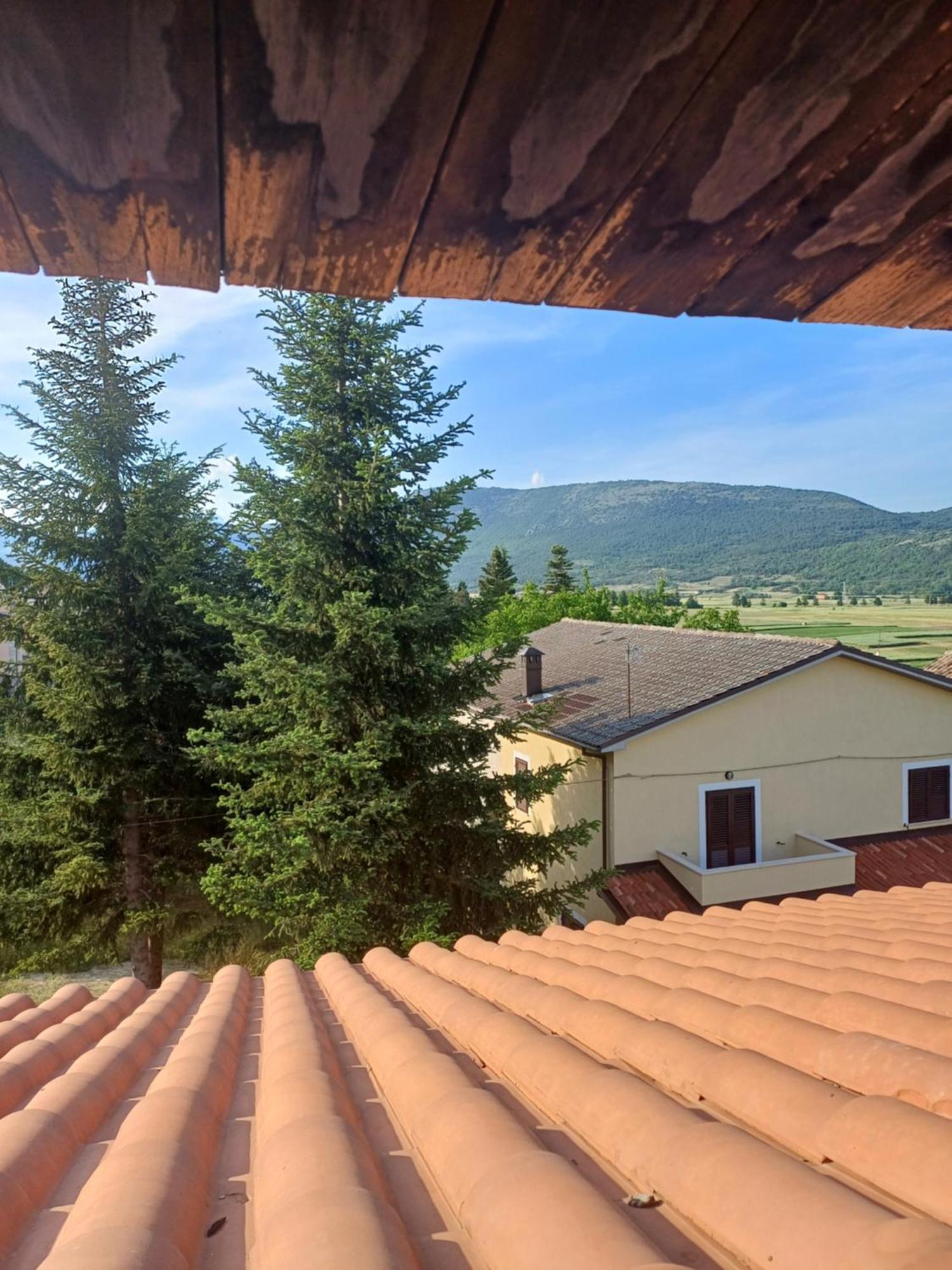 Villa Rosa Caporciano Esterno foto